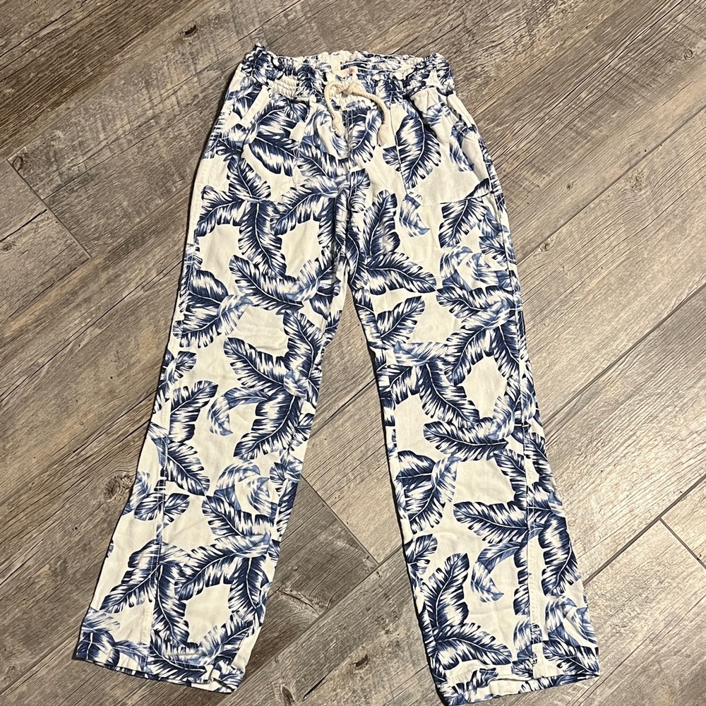 April Kiss Beach Blue/White Leaf Print Pants